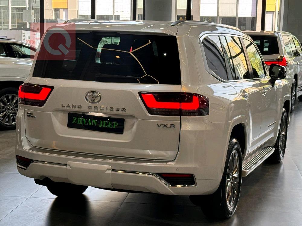 تۆیۆتا لاند کروزەر